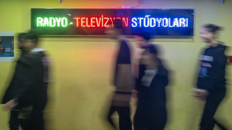 Meslek Liseli Öğrenciler ‘Haberimiz Olsun’ Projesiyle Stüdyoda Haber Sunuyor