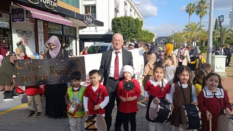 Miniklerden Ramazan Davullarıyla Renkli Görüntüler