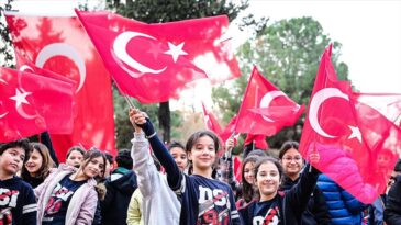 Okullarda Yarıyıl Tatilinin Ardından ‘Bayrak Sevgisi’ Temasıyla İlk Ders Zili Çaldı