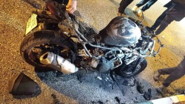 Osmaniye’de Park Halindeki Motosiklet Alev Alev Yandı