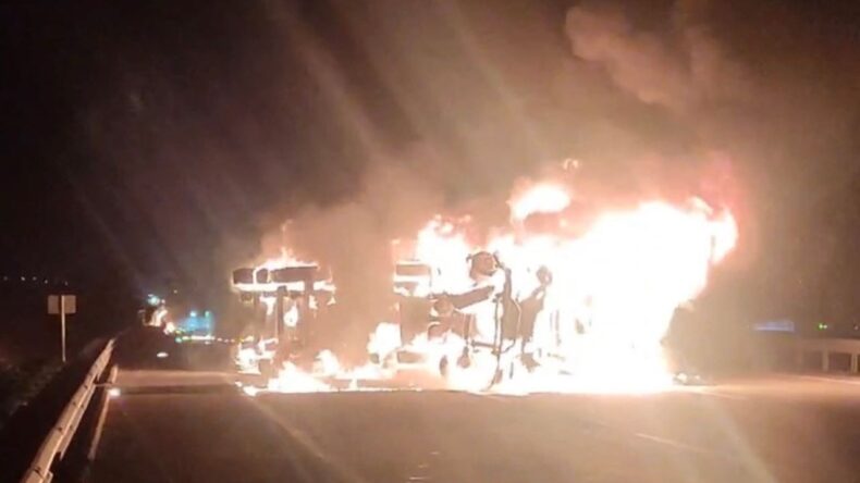 Osmaniye’de Seyir Halindeki Tır Alev Alev Yandı