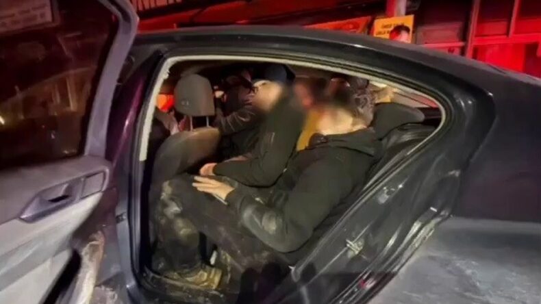 Otomobilin İçinden 10 Kaçak Göçmen Çıktı: 1 Tutuklama