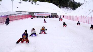 Palandöken Kent Ormanı’ndaki Kızak Pisti, Yarıyıl Tatilinde 25 Bini Aşkın Misafiri Ağırladı