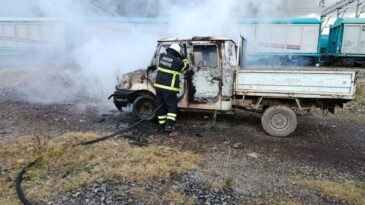 Payas’ta Kamyonet Alevlere Teslim Oldu