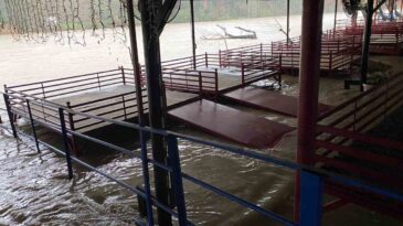 Köprüçay Nehri Taştı: Sağanak Yağışlar İş Yerlerini ve Arazileri Vurdu