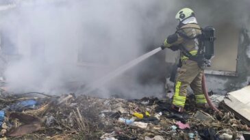 Samandağ’da Metruk Bina Yangını: Olayın Detayları