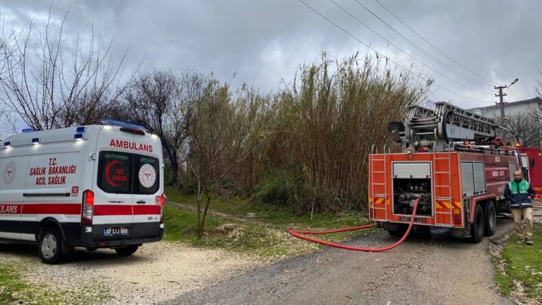 Serik’te Tek Katlı Evde Yangın Çıktı