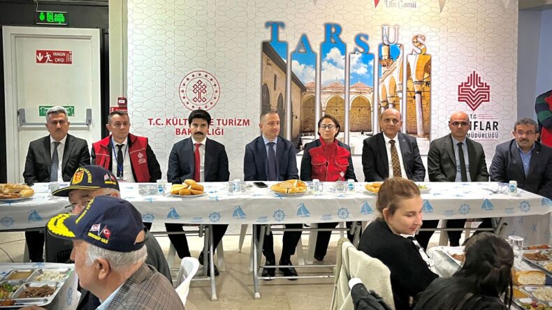 Tarsus’ta Vakıflar Bölge Müdürlüğü İftar Programı Düzenledi
