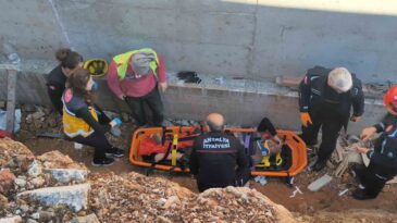 Toprak Zemin Kaydı: 3 Metreden Düşen İnşaat İşçisi Kurtarıldı