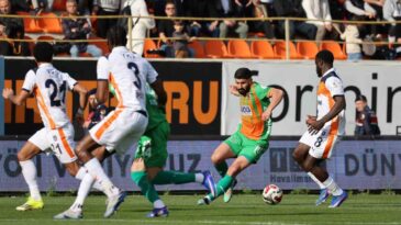 Trendyol Süper Lig: Corendon Alanyaspor 0 – RAMS Başakşehir 2 (İlk Yarı)