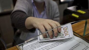 Turizm Bölgelerinde Yetkisiz Döviz Alım Satımı Takip Altında