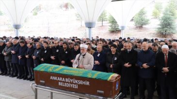 Usta Yazar Bülent Akyürek, Son Yolculuğuna Uğurlandı