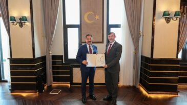 Vali Masatlı, Müftü Topçu’ya Başarı Belgesi Verdi