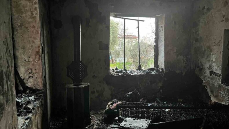 Yangına Uykuda Yakalanan Yaşlı Kadın Hastaneye Kaldırıldı