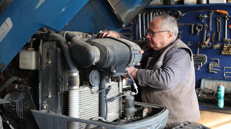 Yarım Asrı Aşkın Süredir Traktör Tamiri Yapıyor