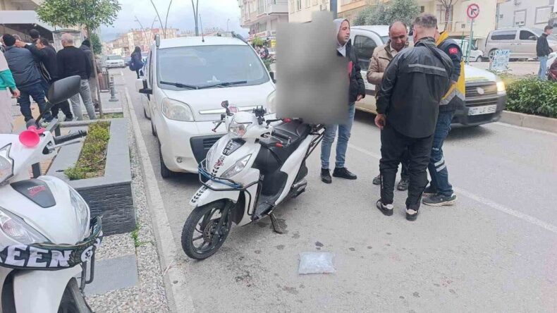 Yayalara Yol Veren Motosiklete Otomobil Çarptı: 1 Yaralı