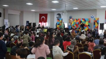 Yayladağı’nda Çocuk Şenliği Yüzleri Güldürdü