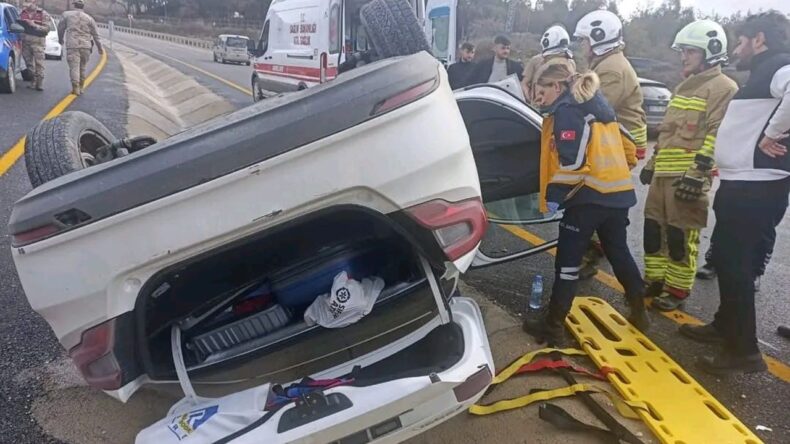 Yayladağı’nda Takla Atan Otomobilin Sürücüsü Yaralandı
