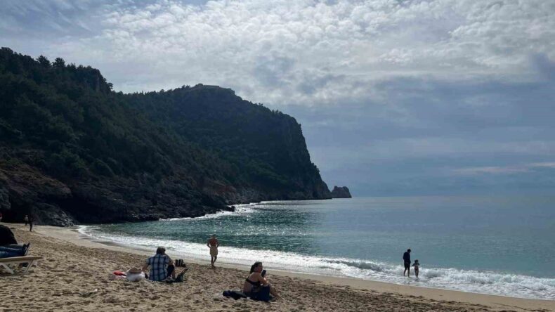 Yurt Genelinde Kar, Alanya’da Yazdan Kalma Günler