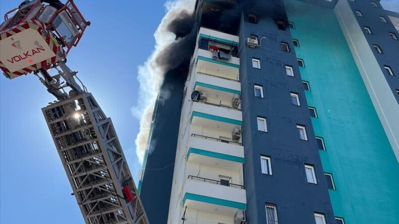 Adana’da 13 Katlı Binada Yangın: Hamile Kadın Kurtarıldı
