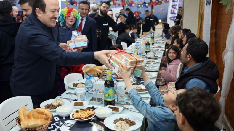AFAD Başkanı Pehlivan, Kırıkhan’da Çocuklarla İftar Sofrasında Buluştu