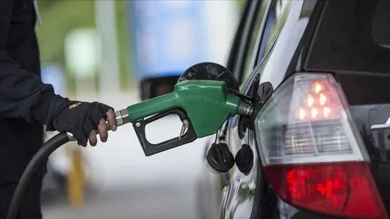 Motorin ve Benzine Tarihi Zam Geliyor