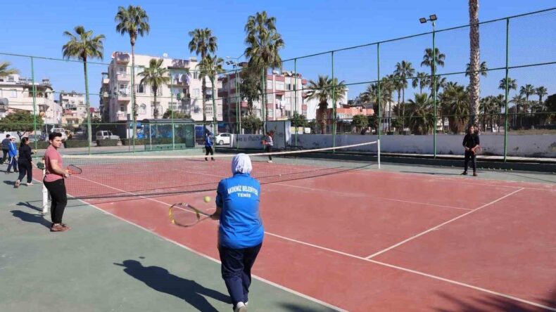 Akdeniz Belediyesi Tenis Kursu Genç Yetenekleri Yetiştiriyor