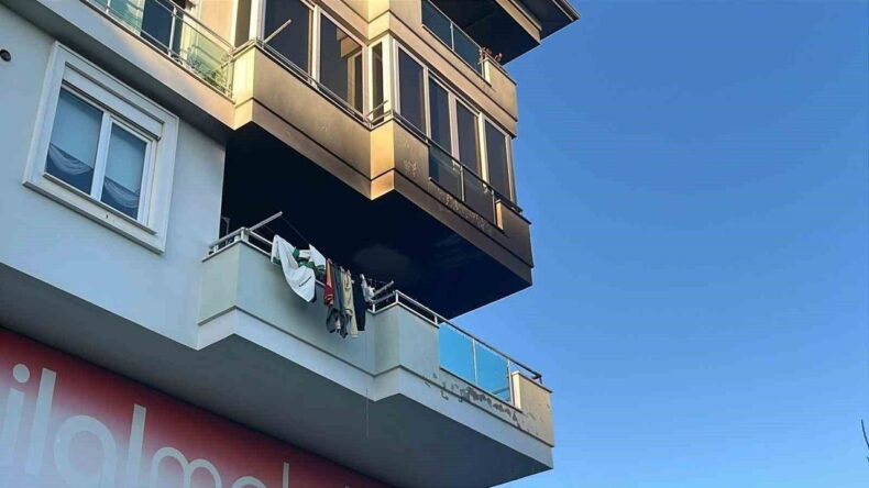 Alanya’da Apartman Balkonunda Yangın Korkuttu
