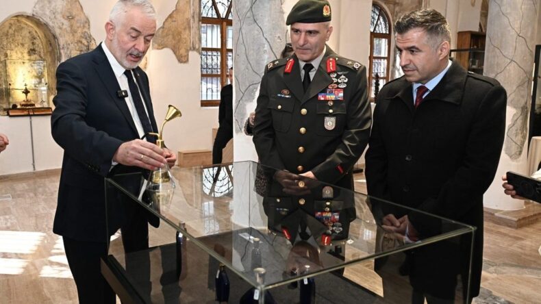Atatürk’ün Kullandığı Koku ve Kolonya Şişeleri Müzede Sergileniyor