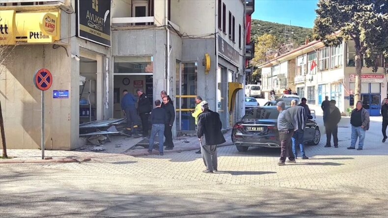 Burdur’da Kamyonet Kazası: Sürücü Hayatını Kaybetti