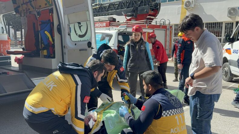 Burdur’da Lisede Deprem Tatbikatı Gerçekleştirildi