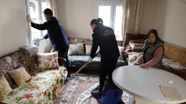 HBB, İhtiyaç Sahibi Ailelere Evde Temizlik Hizmeti Sunuyor