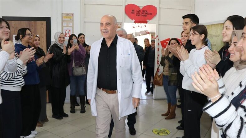 Fizik Öğretmeni 37 Yıl Sonra Emekli Oldu