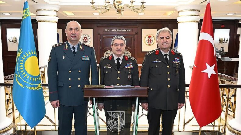 Orgeneral Bayraktaroğlu, Kazakistan Kara Kuvvetleri Komutanı Tuğgeneral Kuchekbayev’i Kabul Etti