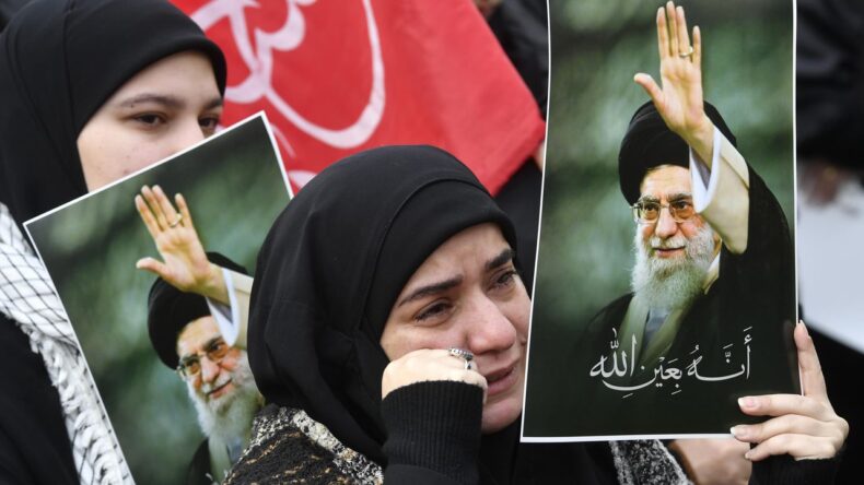 İran Basını: ABD-İsrail Saldırısında Hayatını Kaybeden Hamaney Meşhed’de Toprağa Verilecek