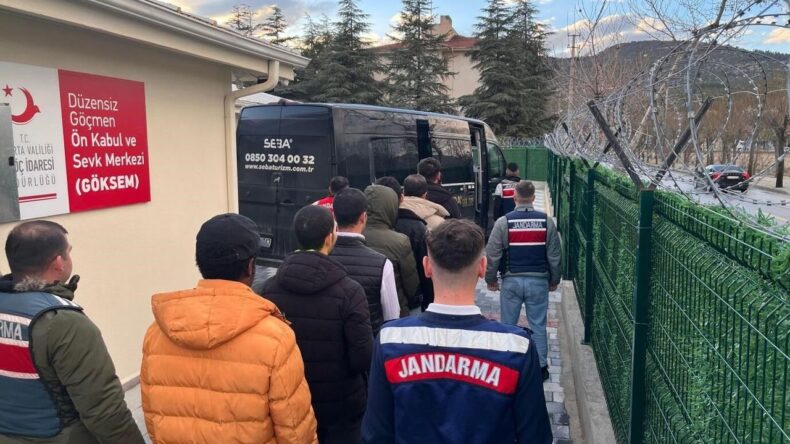 Isparta’da Düzensiz Göç Operasyonlarında 60 Kişi Yakalandı