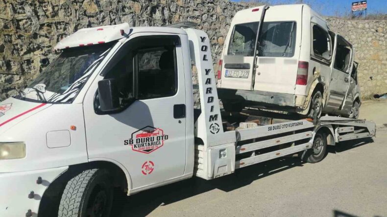 Isparta’da Kontrolden Çıkan Araç Köprüden Uçtu: 1’i Ağır 3 Yaralı