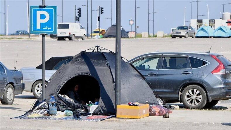 İsrail’in Beyrut’ta Dahiye’den Kaçan Aileler Sokaklarda Sabahlıyor