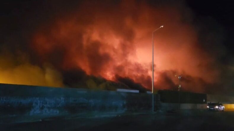 Kadirli OSB’de Tavuk Fabrikasında Yangın Çıktı