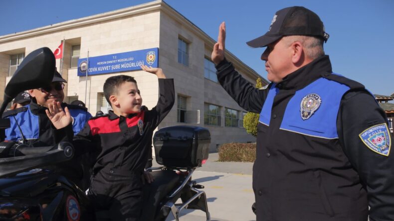 Mersin’de DMD Hastası Çocuğun Polis Olma Hayali Gerçek Oldu