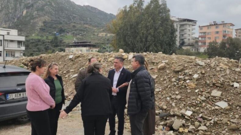 Kışlasaray Mahallesi’nde Tepki: “Molozlar Ne Zaman Kaldırılacak?”