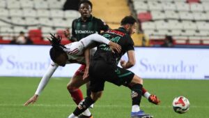 Antalyaspor ve Konyaspor Golsüz Berabere Kaldı