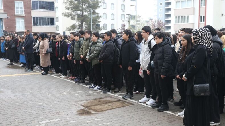 Kahramanmaraş’ta okul saldırısında hayatını kaybeden öğretmen ile öğrenciler anıldı