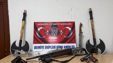 Balkonuna Silah ve Kesici Alet Asan Kişi Gözaltına Alındı