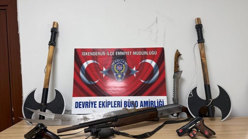 Balkonuna Silah ve Kesici Alet Asan Kişi Gözaltına Alındı