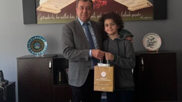 Kumlucalı öğrenci kitap okuma yarışmasında il birincisi oldu