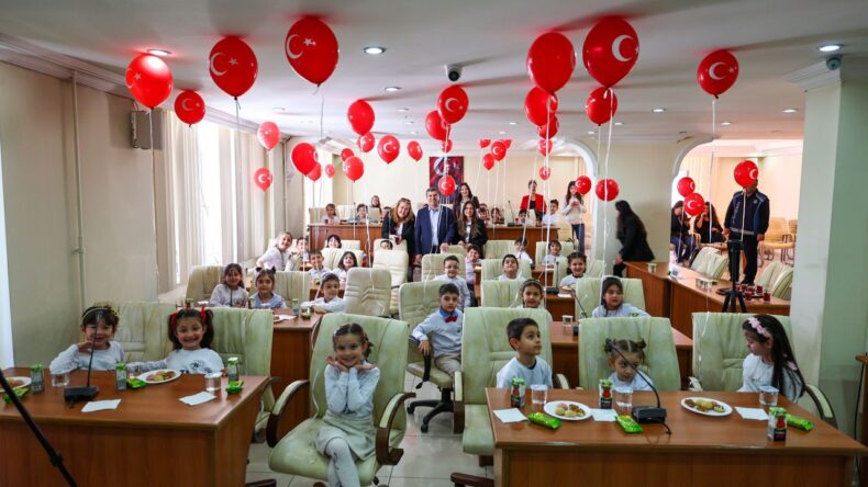 Burdur Belediyesi temsili ‘Çocuk Meclisi’ toplandı