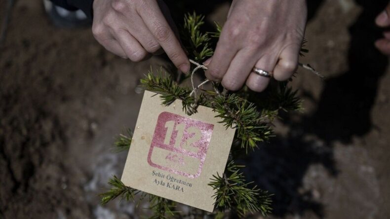 Ayla öğretmen ve öğrencilerinin adı fidanlarda yaşatılacak