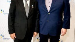 Ukrayna’nın Adana Fahri Konsolosu Sakarya’ya Ukrayna’dan devlet nişanı