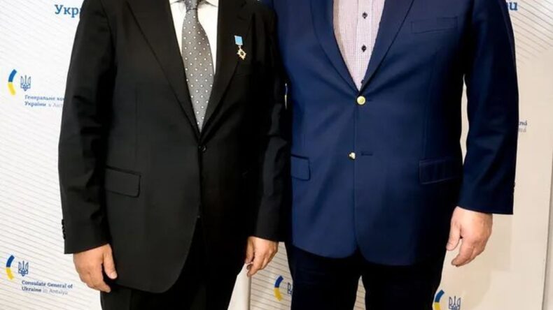 Ukrayna’nın Adana Fahri Konsolosu Sakarya’ya Ukrayna’dan devlet nişanı